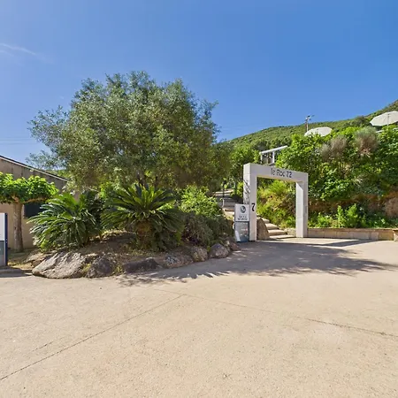 Ξενοδοχείο με διαμερίσματα Aigue Marine 3*